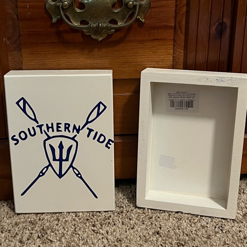 Pretty Southern Tide Collection Room Decor - Picture 5 of 7